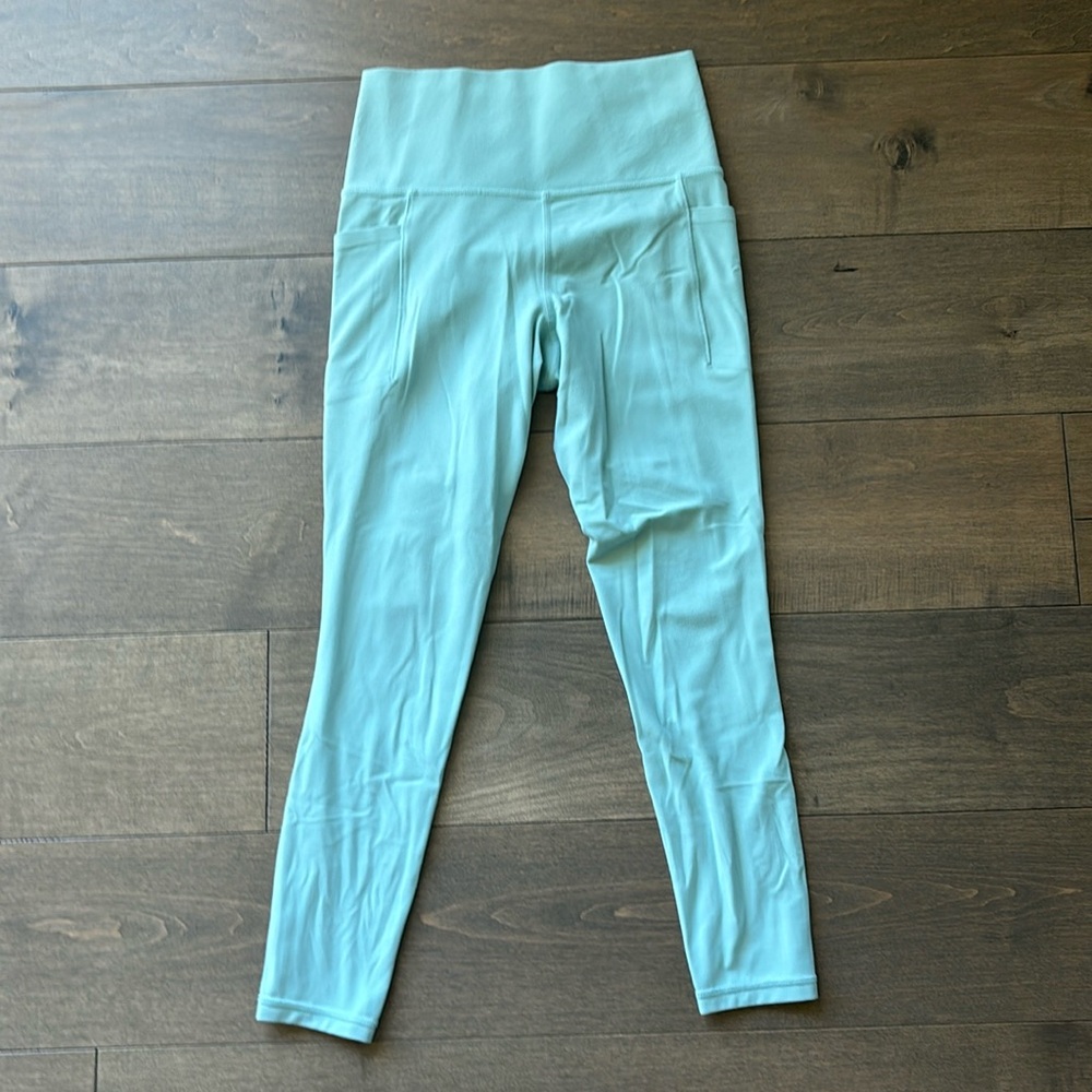 Athleta Teal Salutation Stash Pocket leggings. 7/8 inseam (25 inches) size XS